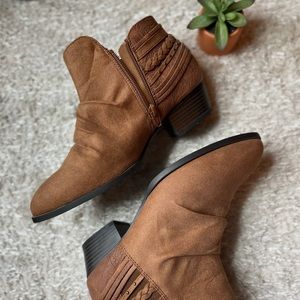 Brown/tan Ankle boots 8W